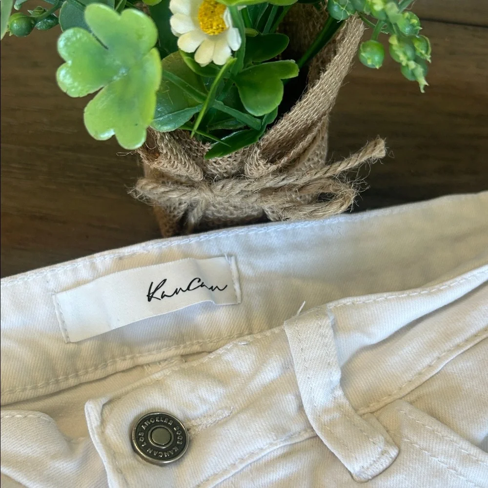 KanCan Distressed White BERMUDA SHORTS Size 9/28